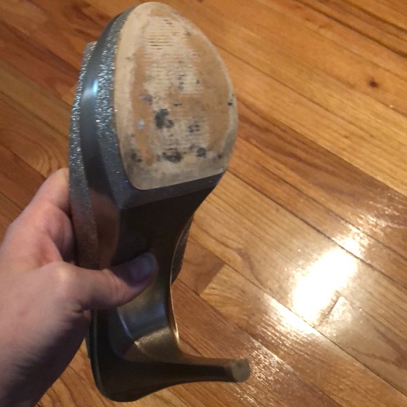 Gold heels - Picture 5 of 6